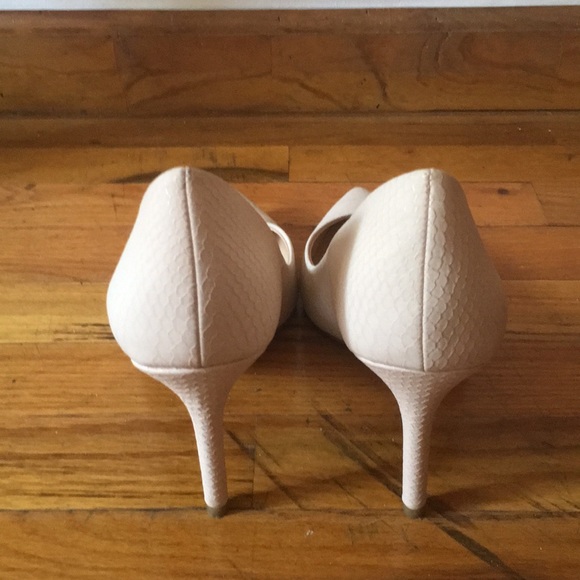 BCBG heels - Picture 3 of 7